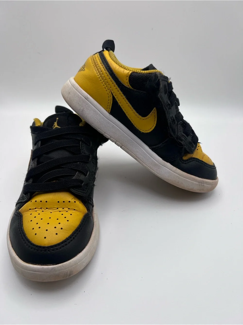 Nike Kids Jordan 1 Low-Top Sneakers in Black and Yellow